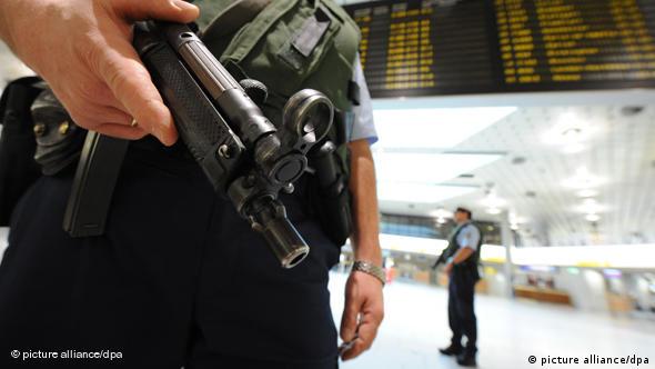 German plice in train station