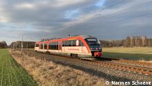 Seit 2015 pendelt den eutsch-polnischen Kulturzug zwischen Berlin und Wrocław (Breslau). Äußere Ansicht des Zuges auf der Strecke zwischen Berlin und Wrocław. (c) Normen Schoene