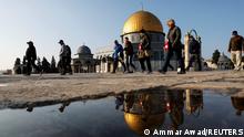 03.01.2023
Visitors walk next to the Dome of the Rock on the compound known to Muslims as the Noble Sanctuary and to Jews as the Temple Mount, in Jerusalem's Old City January 3, 2023. REUTERS/Ammar Awad REFILE - CORRECTING BUILDING