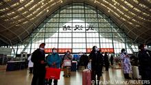 People wait with luggages at a railway station, amid the coronavirus disease (COVID-19) outbreak, in Wuhan, Hubei province, China January 1, 2023. REUTERS/Tingshu Wang