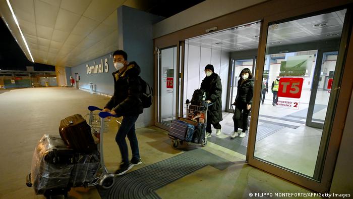 包括意大利在内的欧洲一些国家要求中国来的旅客落地后接受新冠病毒检测。