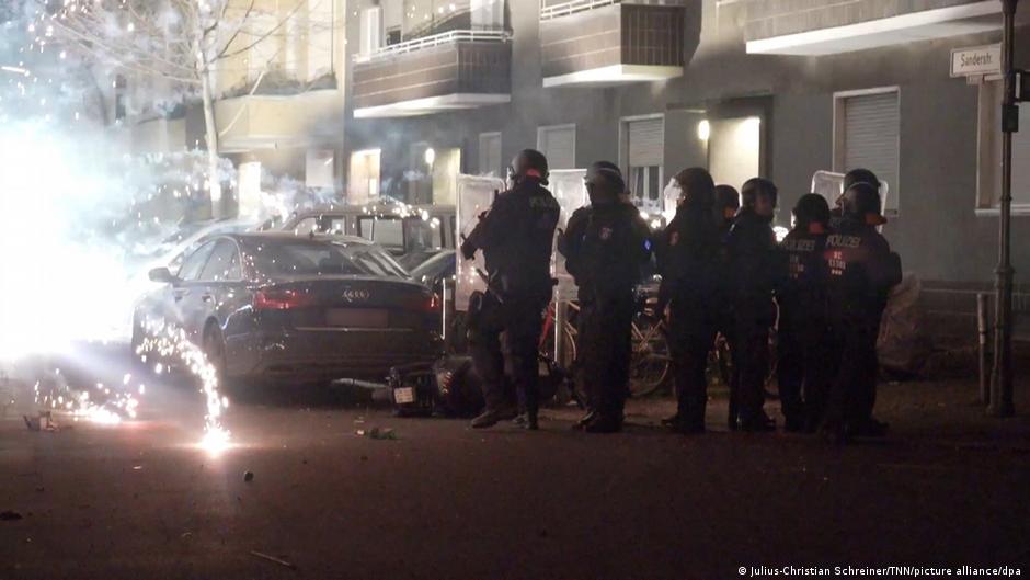 Germany: NYE violence sparks debate about integration – DW – 01/06/2023 - Vimarsana News