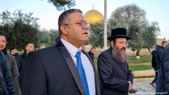 Israel Sicherheitsminister Itamar Ben-Gvir vor der goldenen Kuppel des Felsendoms in Jerusalem
