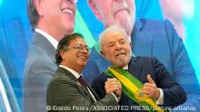 1.1.2023, Brasilia, Brasilien, President Luiz Inacio Lula da Silva, right, poses for a picture with Colombia's President Gustavo Petro after he was sworn in as new president at the Planalto Palace in Brasilia, Brazil, Sunday, Jan. 1, 2023. (AP Photo/Eraldo Peres)