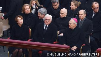 BG - Beisetzung Papst Benedikt 