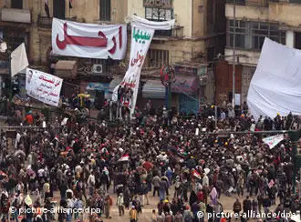 埃及公众聚集在解放广场,要求结束独裁统治