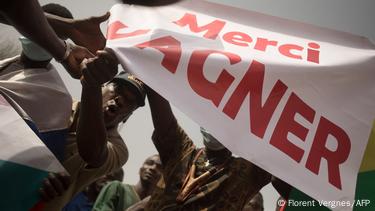 Protesters in Mali hold a banner that reads 'Thank you, Wagner'