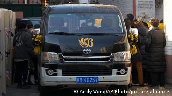 中国上个月放弃清零政策后，新冠染疫人数不断上升。