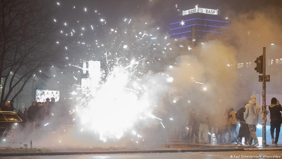 German police say political failure fuels New Year danger – DW – 12/28/2023 - Vimarsana News