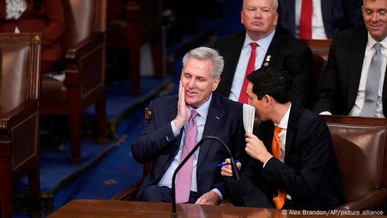 US: Republican Kevin McCarthy elected speaker of the House – DW – 01/07 ...