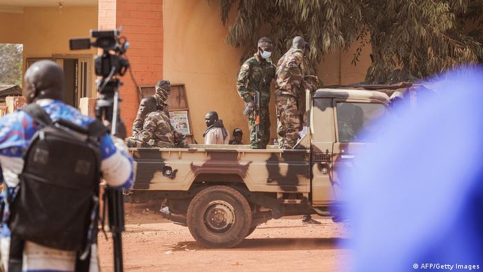 Mali begnadigt 46 ivorische Soldaten
