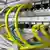 Netzwerkkabel stecken in einem Verteiler für Internetverbindungen (Foto: dpa)