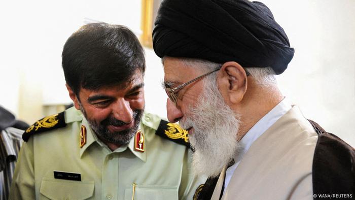 Iran neuer Polizeichef Ahmad-Resa Radan und Ayatollah Ali Chamenei