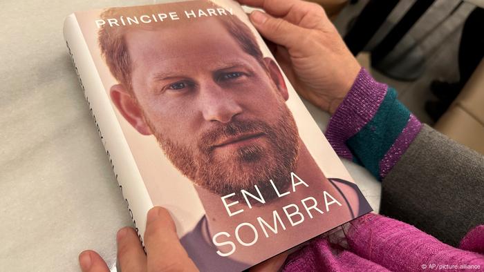 La versión en español del libro del príncipe Harry, En la sombra.