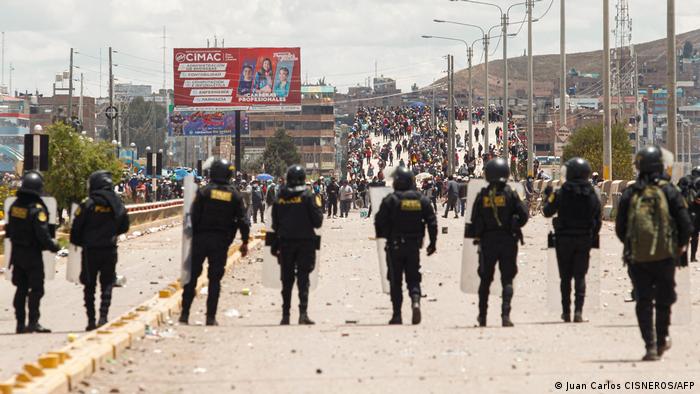 El sábado (07.01.2023) se registraron fuertes enfrentamientos entre manifestantes y la policía en la ciudad de Juliaca, en la región Pun -frontera con Bolivia-, donde hubo un intento de toma del aeropuerto.