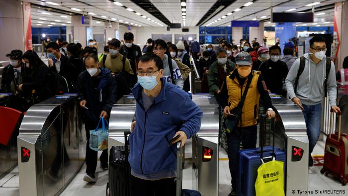 中港通關後，許多中國旅客湧入香港旅遊（資料畫面）