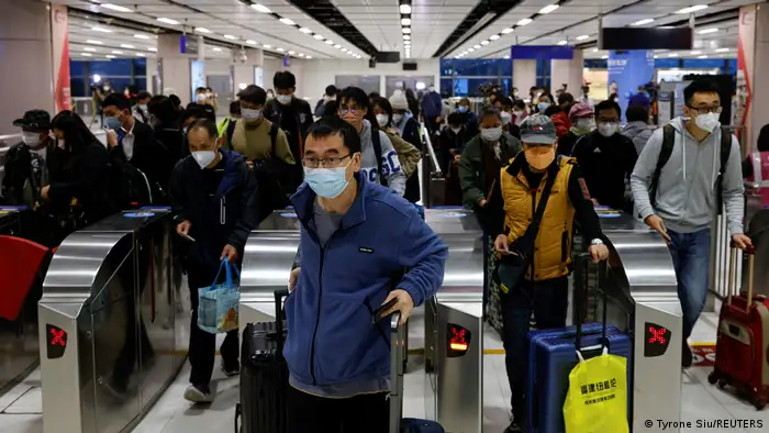 中港通關後，許多中國旅客湧入香港旅遊（資料畫面）