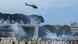 Helicóptero sobrevoa invasores diante do Palácio do Planalto Helicóptero sobrevoa invasores diante do Palácio do Planalto