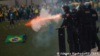 Η αστυνομία επεμβαίνει