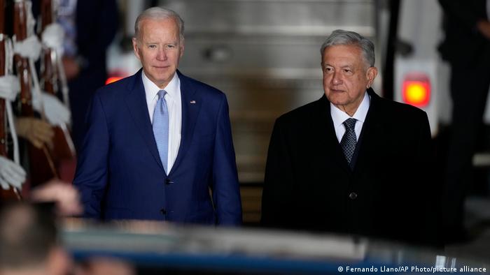 Mexiko Zumpango | Joe Biden und Andres Manuel Lopez Obrador am Flughafen