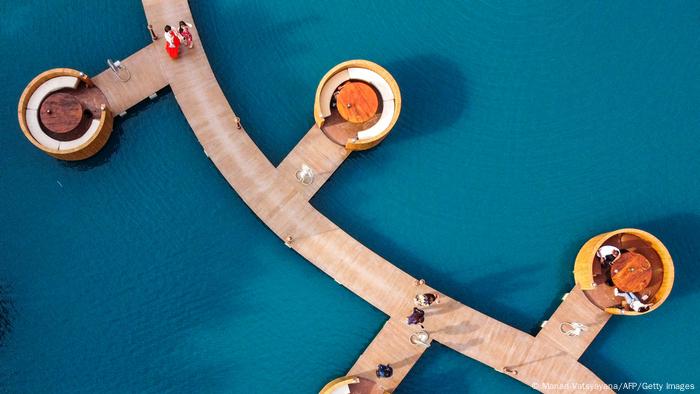 Café flotante en Nakhon Pathom, Tailandia.