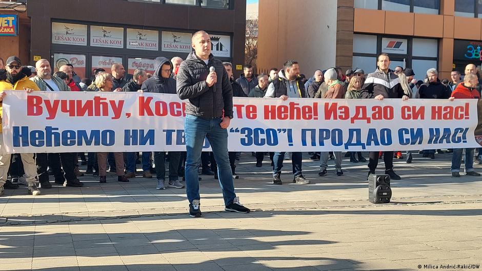 Ivan Miletić na protestu u Mitrovici