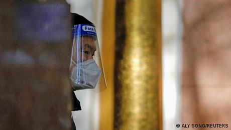 Според доклад на Пекинския университет около 900 души са заразени