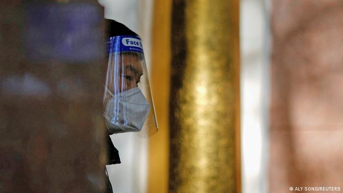Според доклад на Пекинския университет около 900 души са заразени