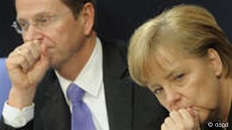 Außenminister Westerwelle und Bundeskanzlerin Merkel auf der Regierungsbank im Bundestag (Foto:dapd)