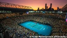 Tennis: Grand Slam, Australian Open. Herren, Einzel, Viertelfinale, Nadal (Spanien) - Thiem (Österreich). Sonnenuntergang hinter der Rod Laver Arena. +++ dpa-Bildfunk +++