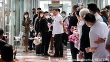 Thailand’s Health minister Anutin Charnvirakul welcomes plane passengers from China’s Xiamen, as they arrive at Bangkok’s Suvarnabhumi airport after China reopens its borders amid the coronavirus disease (COVID-19) pandemic, in Bangkok, Thailand, January 9, 2023. REUTERS/Athit Perawongmetha