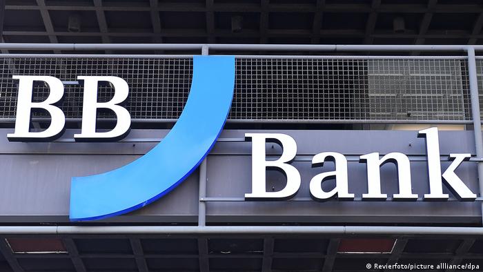 BBBank e krijuar dikur nga zyrtarët e shtetit, për të cilët nuk flitej të kishin shumë para në qarkullim, kjo bankë është tani e hapur për të gjitha llojet e profesioneve.