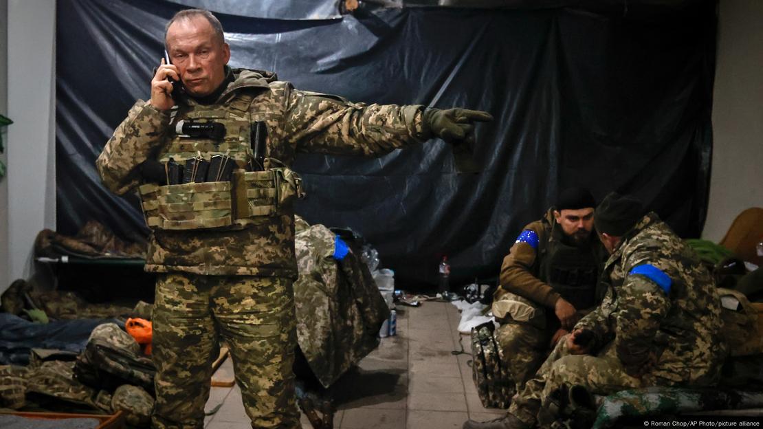 Ген. Сирски сред войници в Соледар