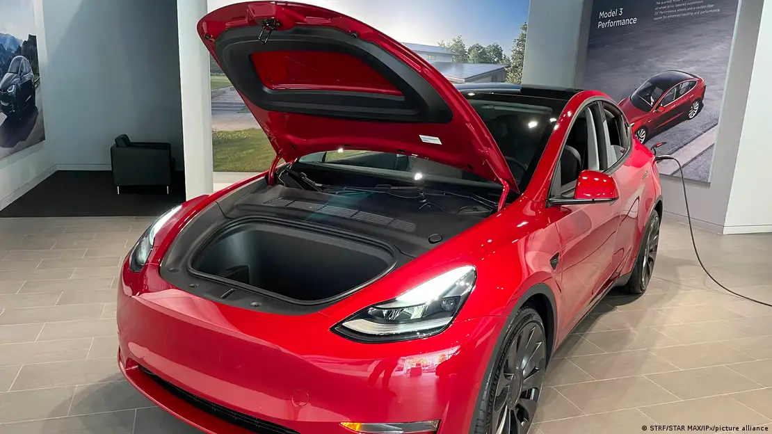 Tesla-Aktionäre verklagen Musk wegen Autopilot-Funktion – DW – 28.02.2023
