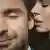 Женщина целует или что-то шепчет мужчине в ухо 