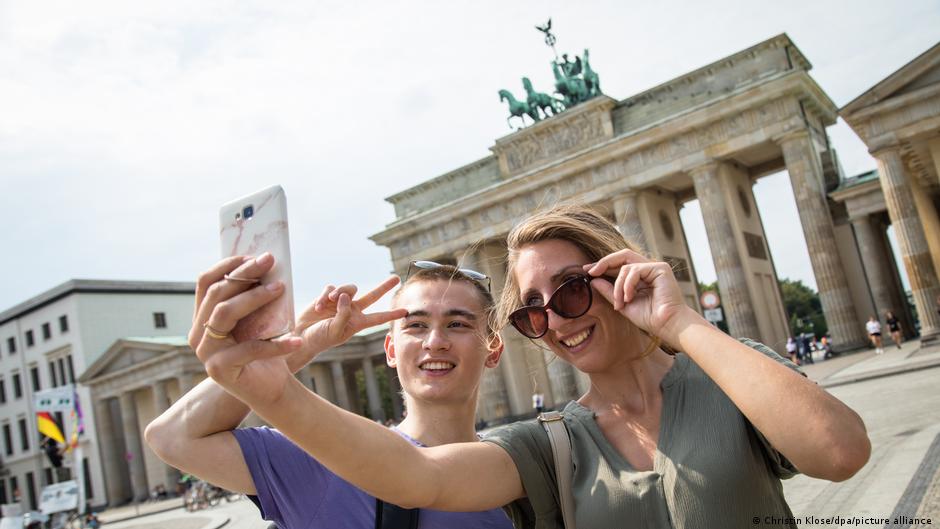 German etiquette What tourists should know DW 03/01/2023