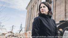 Bundesaussenministerin Annalena Baerbock (Buendnis 90 Die Gruenen) besucht eine zerstoerte Heizkesselanlage in Charkiw. Charkiw, 10.01.2023.