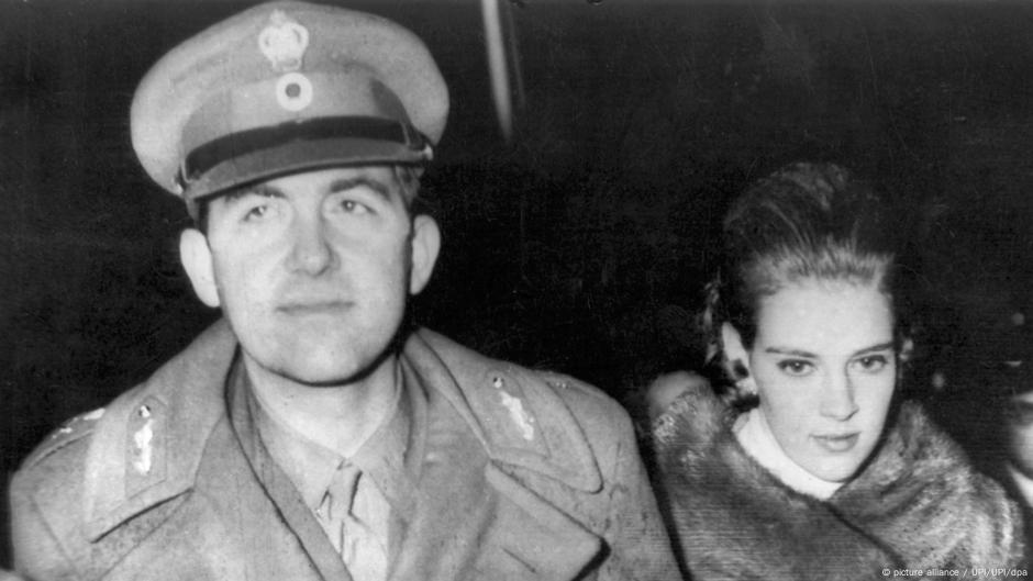 Kralj Konstantin II i supruga Ana marija - beže u egzil u inostrnastvu, 14.12.1967 u Rimu