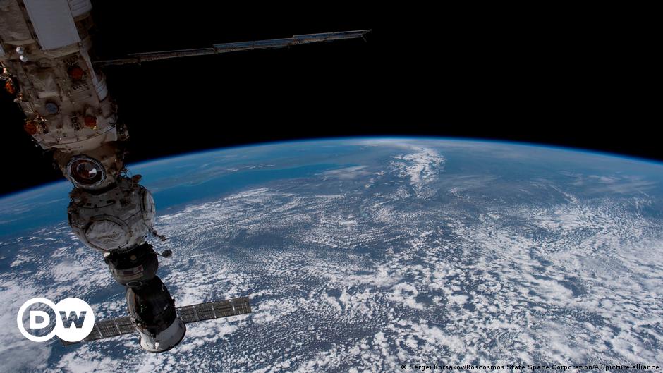 Rusland lanceert een lege reddingscapsule voor het internationale ruimtestation ISS na lekken – DW – 24/02/2023