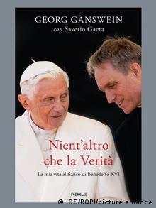Buchcover von Nient'altro che la Verità von Georg Gänswein; abgebildet der Papst nach rechts schauend zu Georg Gänswein