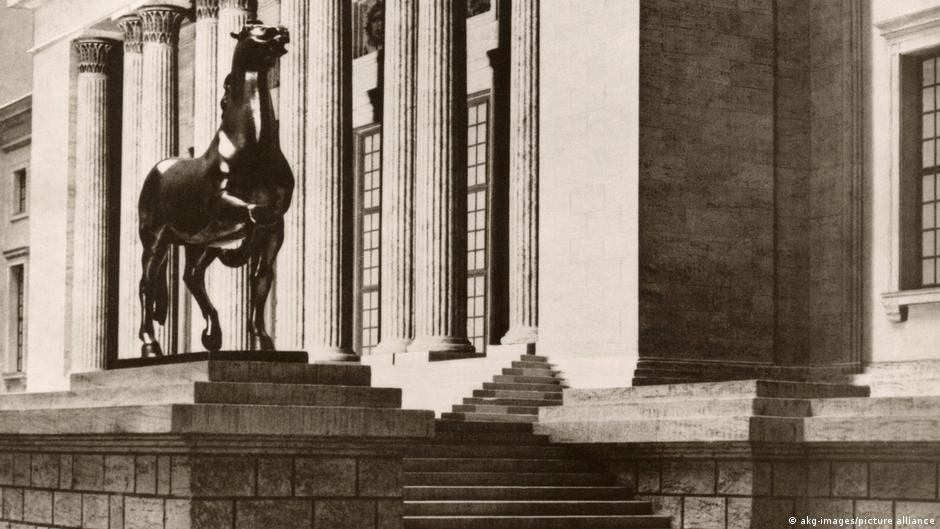 Hitler's bronze stallions unveiled in Berlin – DW – 09/09/2023 - Vimarsana News