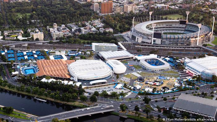 Luftaufnahme der Stadien und Tennisplätze der Australian Open im Melbourne Park
