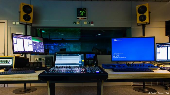 Deutsche Welle, Funkhaus Bonn | Studioansicht, Mischpult