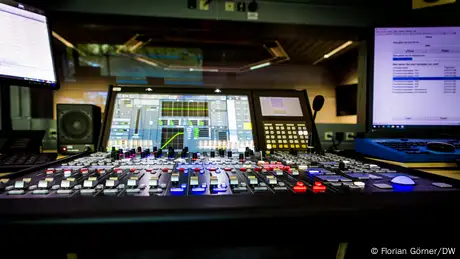 Deutsche Welle, Funkhaus Bonn | Studioansicht, Mischpult