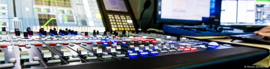 Deutsche Welle, Funkhaus Bonn | Studioansicht, Mischpult