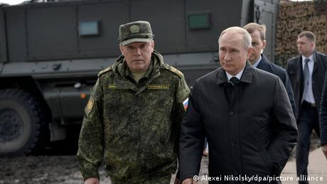 Валери Герасимов ще замести Сергей Суровикин като главнокомандващ на руските