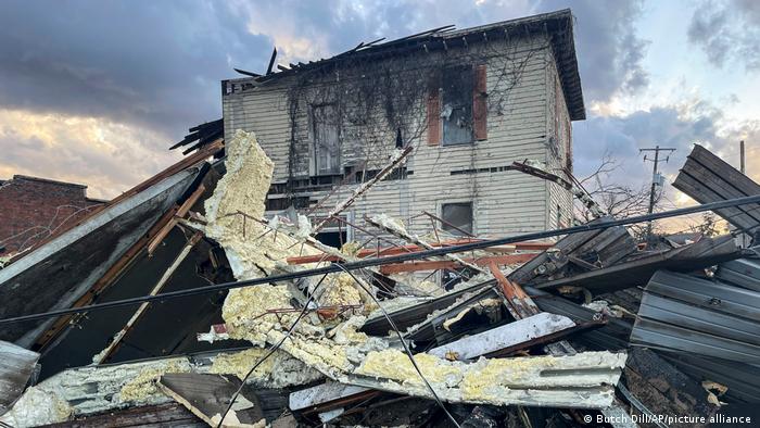 Foto de una casa destruida tras un tornado en Alabama