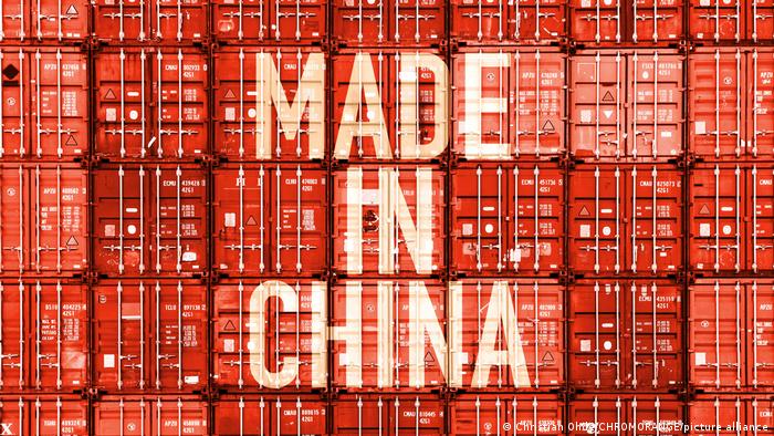 Symbolfoto Wirtschaftsmacht China: Container mit Aufschrift Made in China