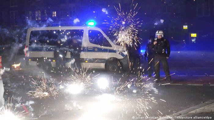 رجال شرطة يتعرضون للهجوم في برلين ليلة رأس السنة الجديدة 31.012.2022