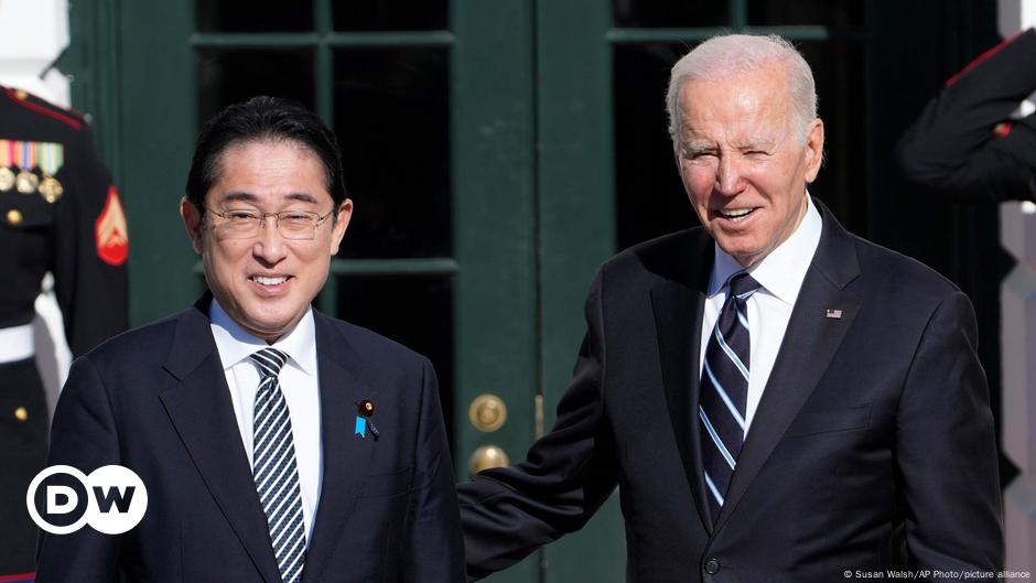 Biden, Kishida tout stronger military role for Japan – DW – 01/13/2023